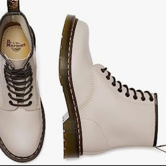 BRAND NEW DR. MARTENS LEATHER KIDS BOOT - Picture 4 of 15